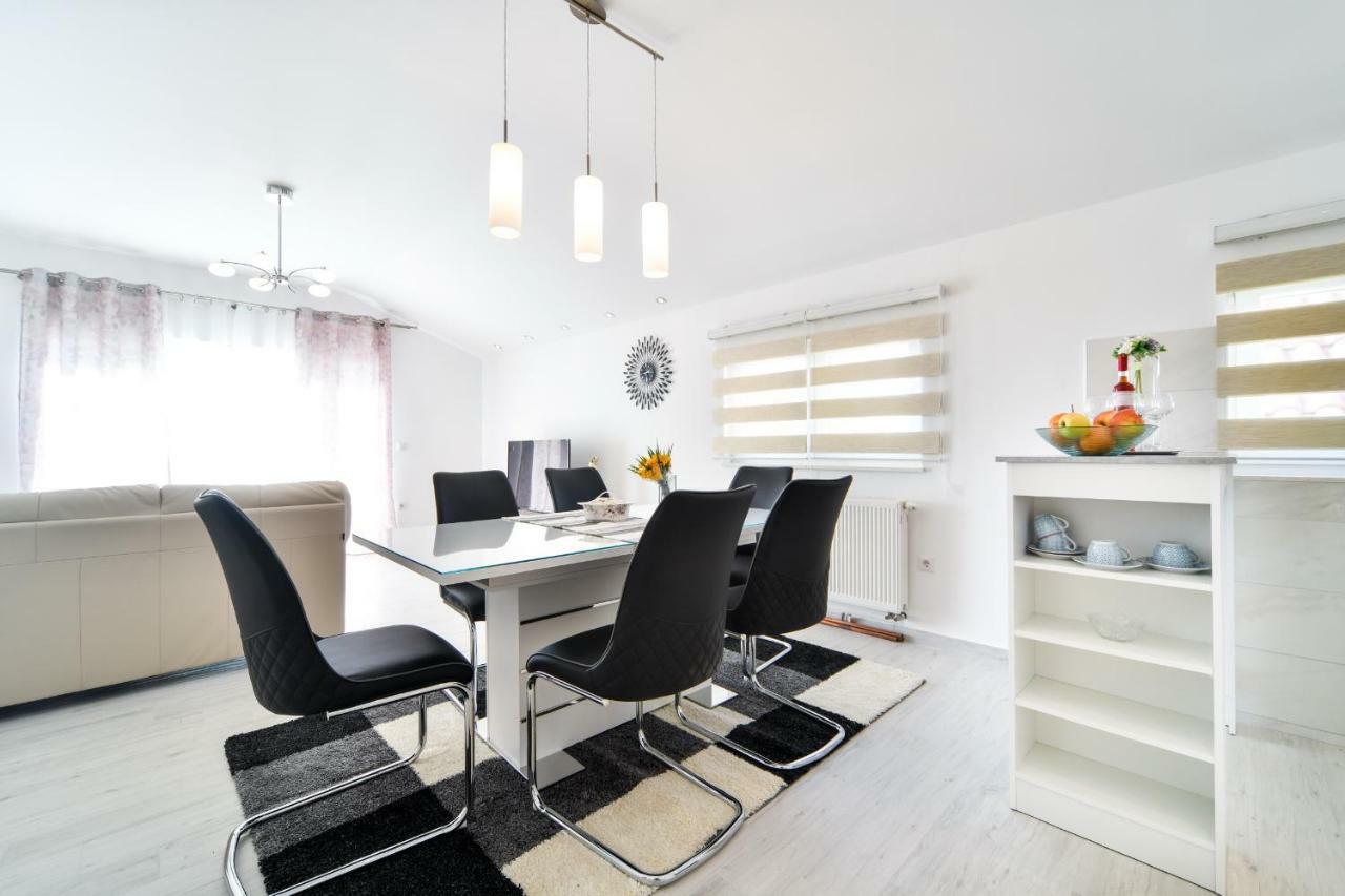Apartman Novokmet-Crno Ξενοδοχείο Ζαντάρ Εξωτερικό φωτογραφία