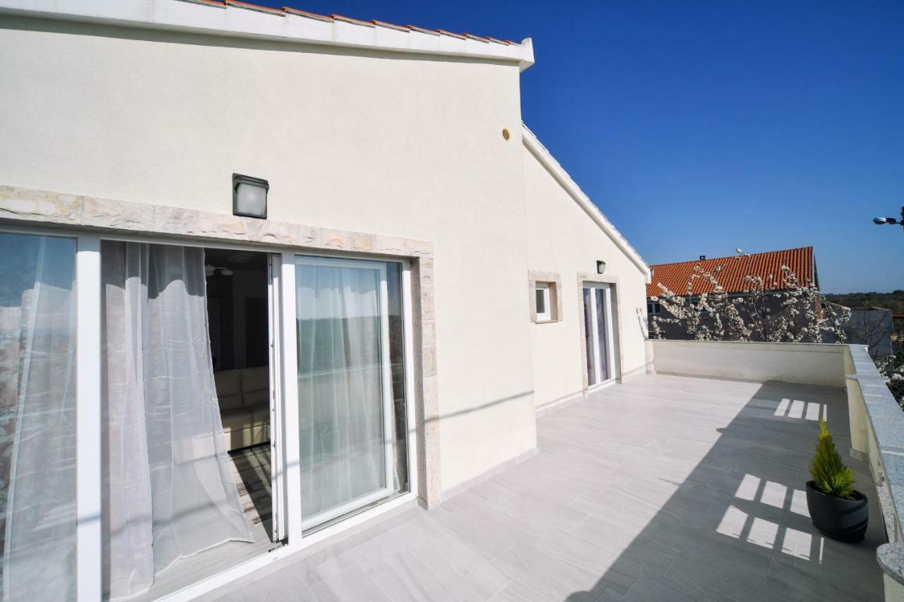 Apartman Novokmet-Crno Ξενοδοχείο Ζαντάρ Εξωτερικό φωτογραφία
